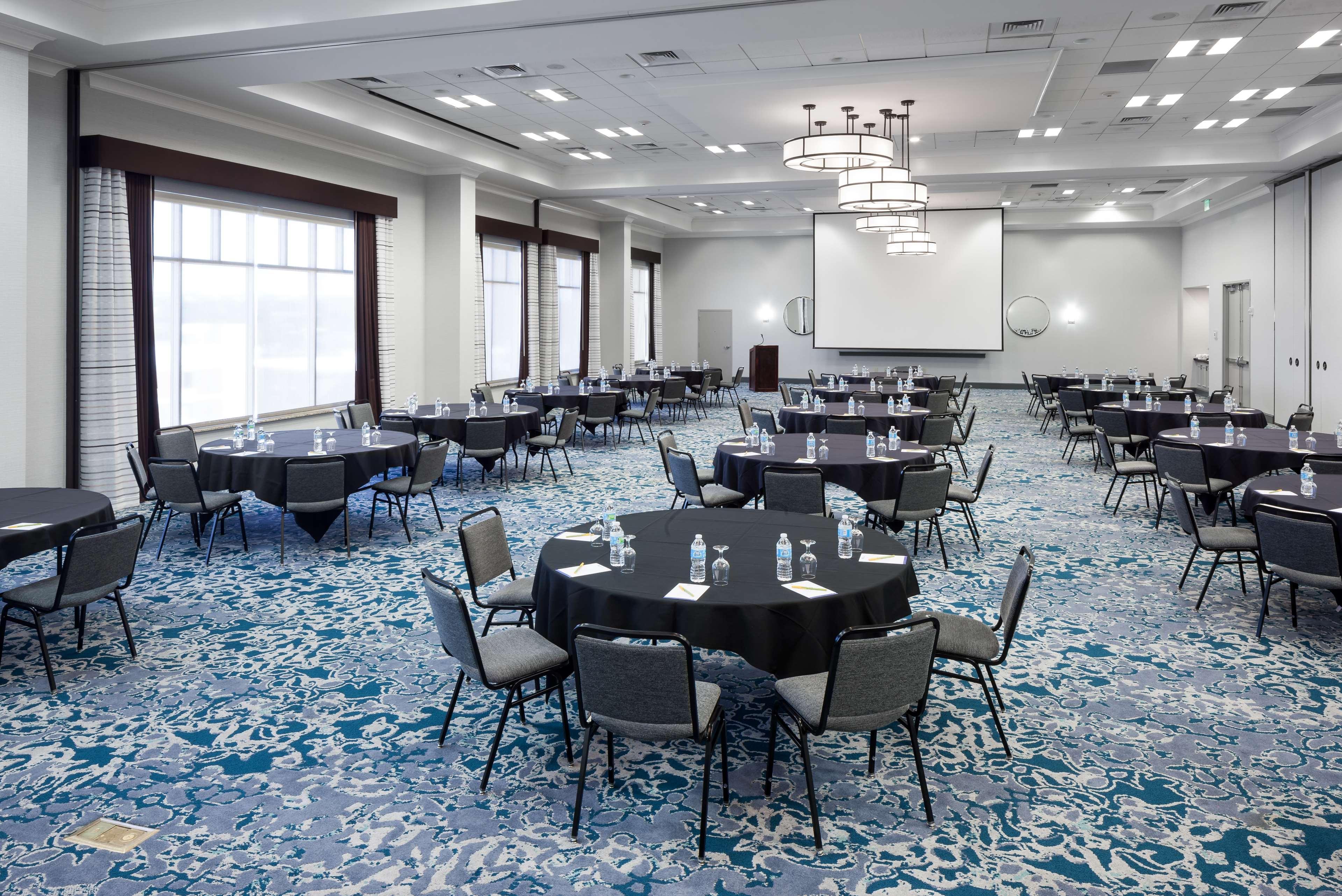 Hilton Garden Vanderbilt 3*